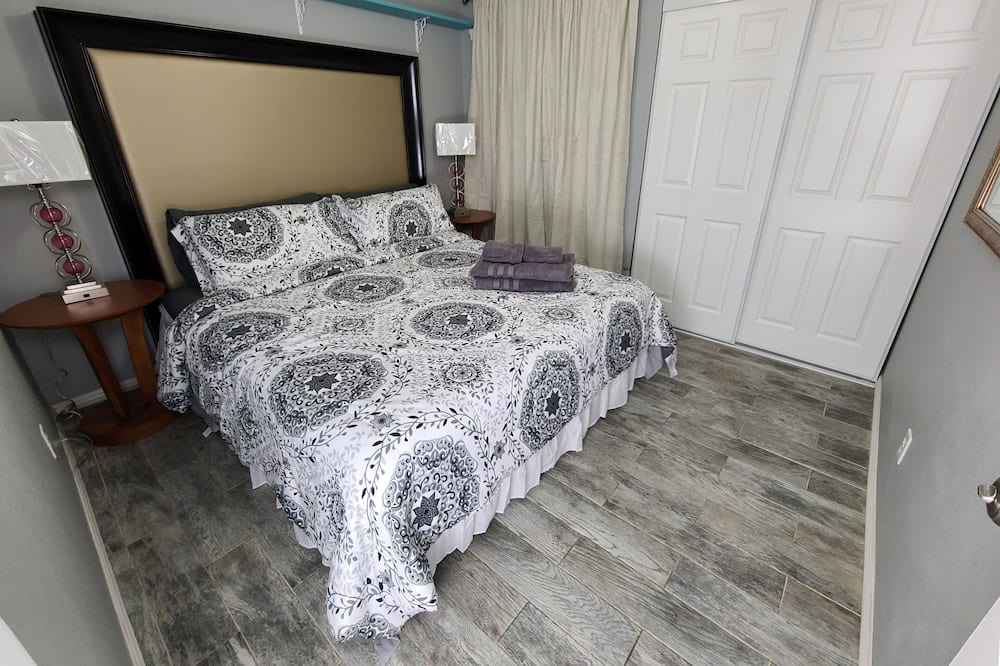 Photo of Bedroom in Sunrise Manor