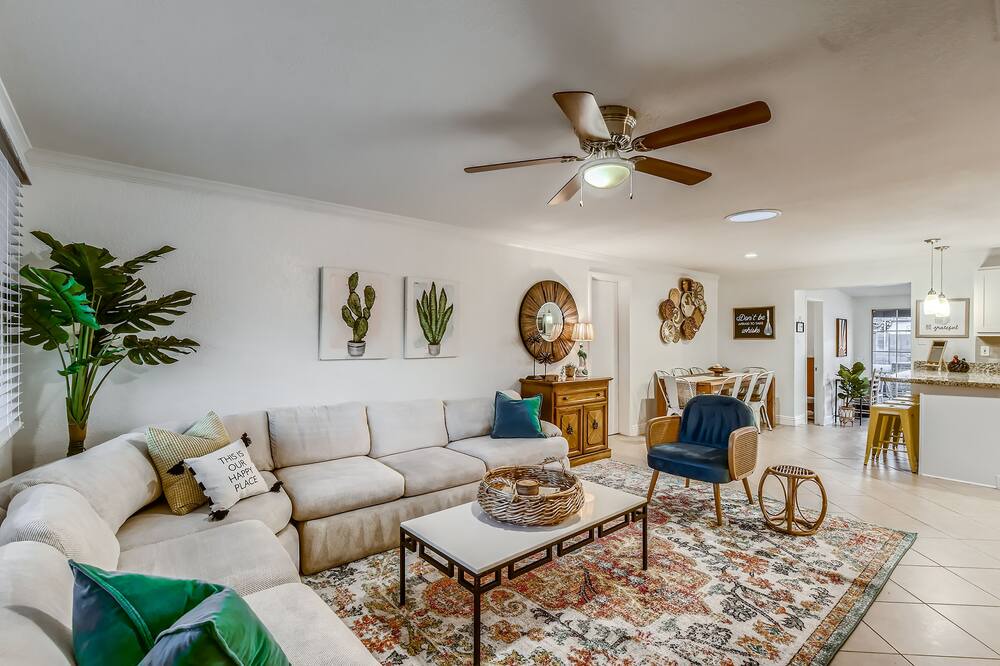 Photo of Livingroom in Paradise Valley Oasis