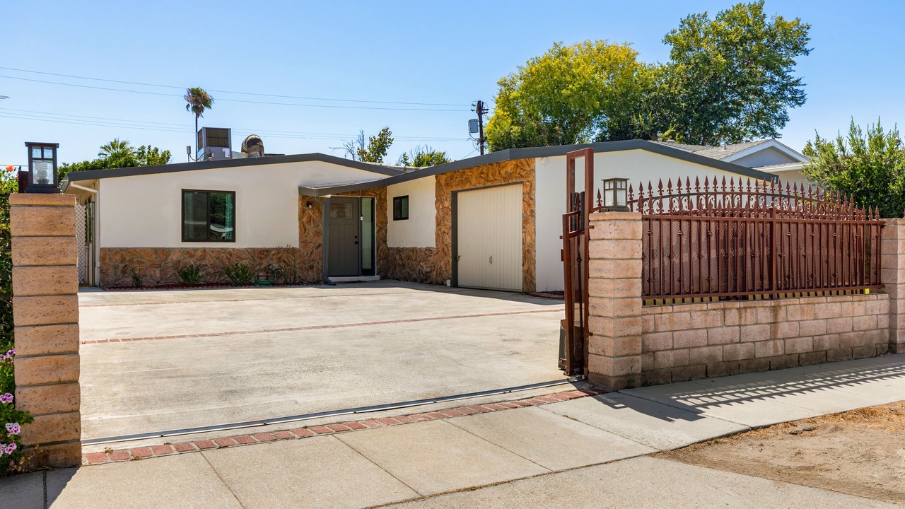 Photo of Outdoor in Valley Glen