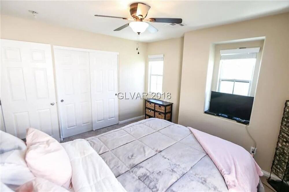 Photo of Bedroom in Enterprise