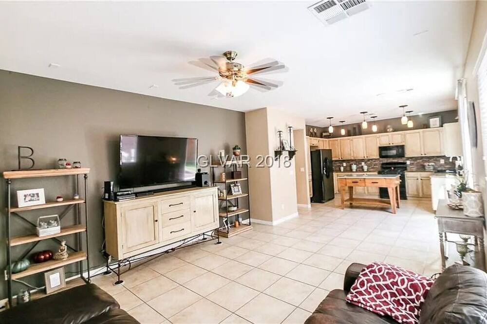 Photo of Livingroom in Enterprise