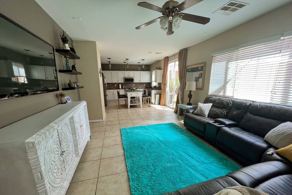 Photo of Livingroom in Enterprise