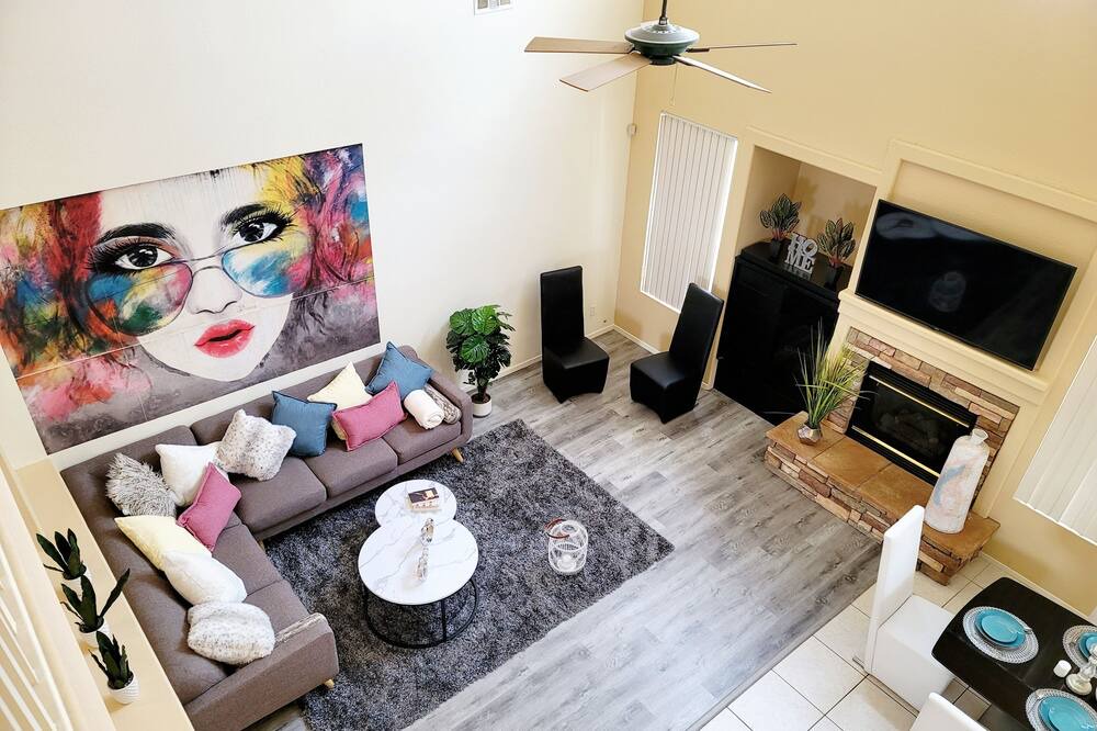Photo of Livingroom in Spring Valley