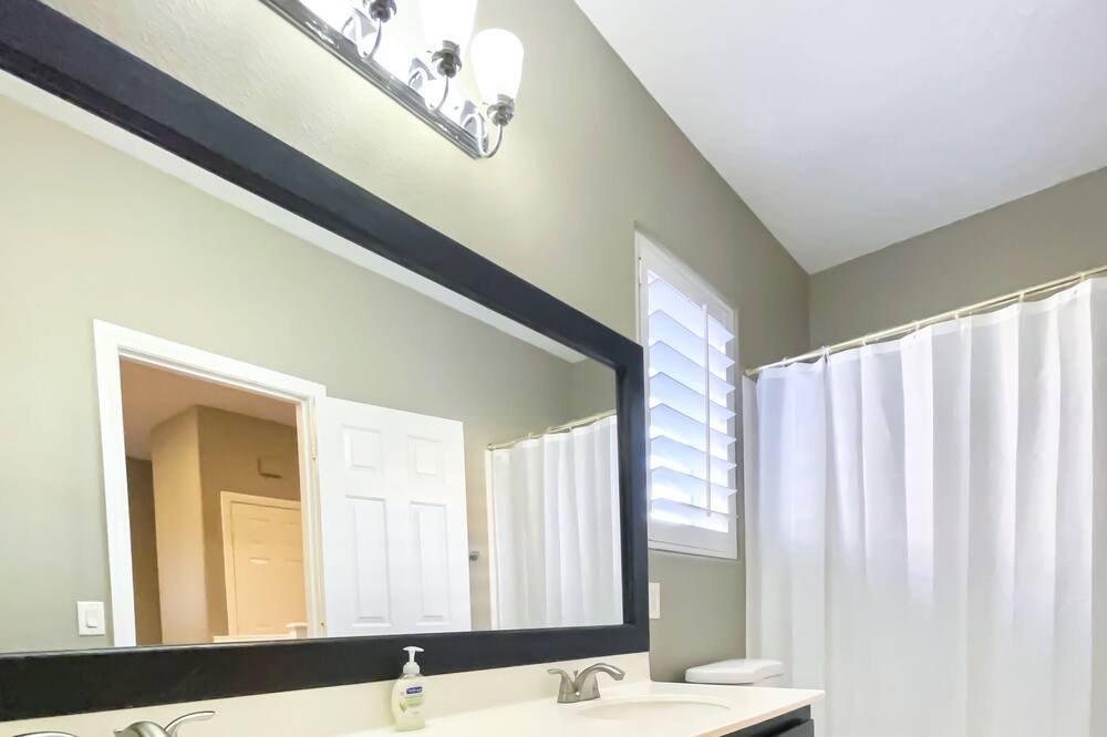 Photo of Bathroom in Summerlin