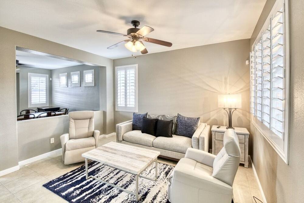 Photo of Livingroom in Summerlin