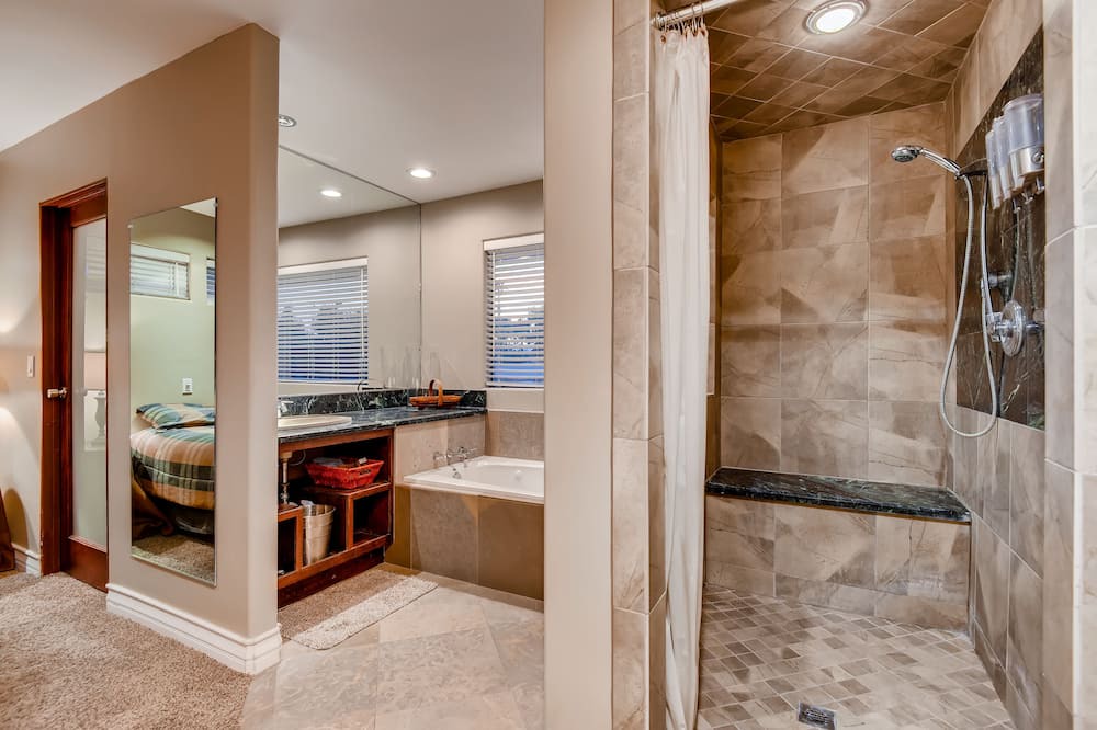 Photo of Bathroom in Rancho Oakey
