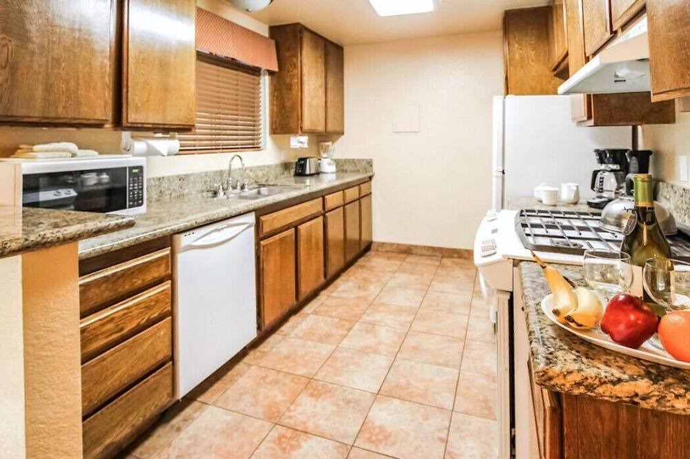 Photo of Kitchen in Lake Arrowhead