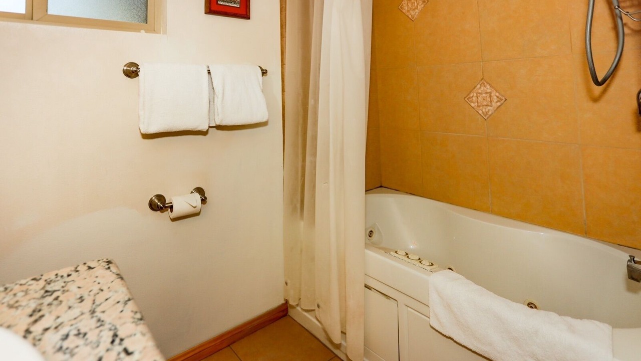 Photo of Bathroom in Summit Estates