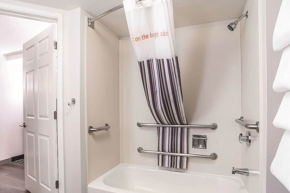 Photo of Bathroom in Woodlands Village