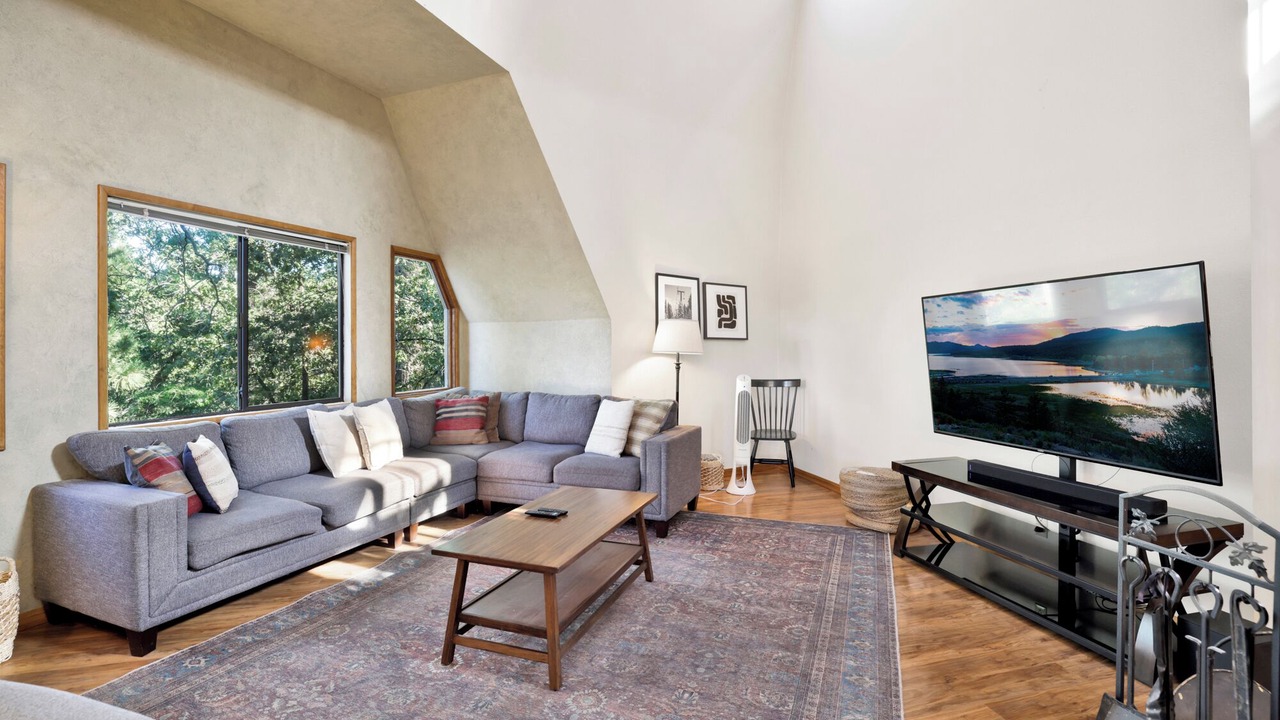 Photo of Livingroom in Upper Moonridge