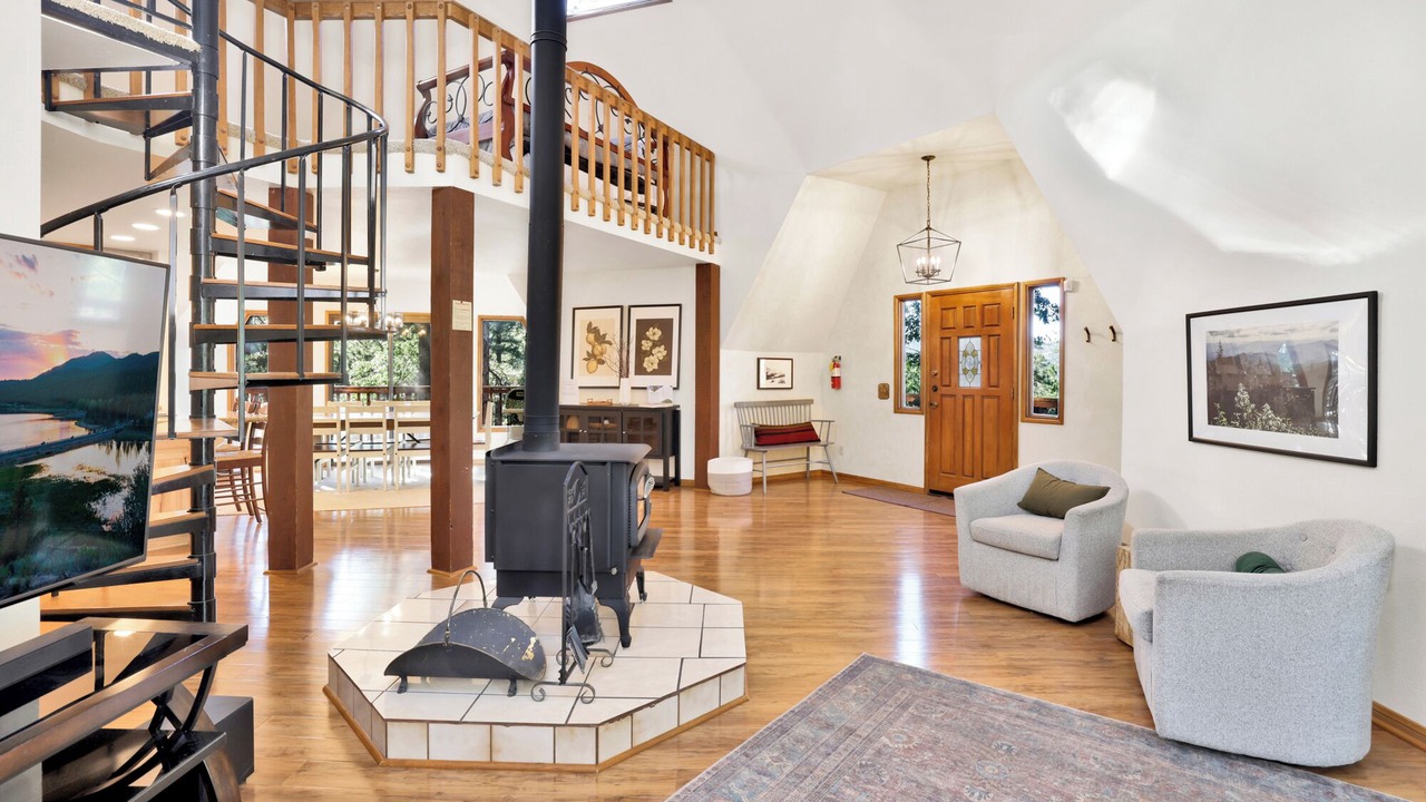 Photo of Livingroom in Upper Moonridge
