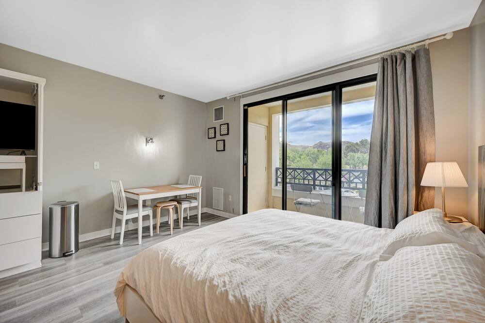 Photo of Bedroom in Lake Las Vegas