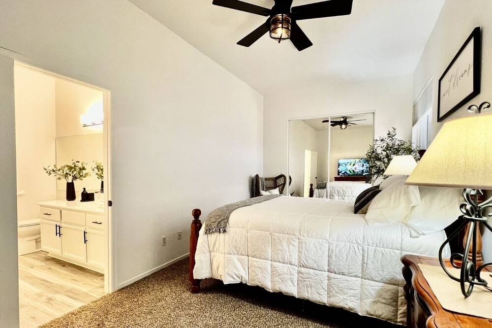 Photo of Bathroom in Summerlin