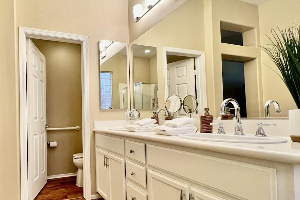 Photo of Bathroom in Summerlin