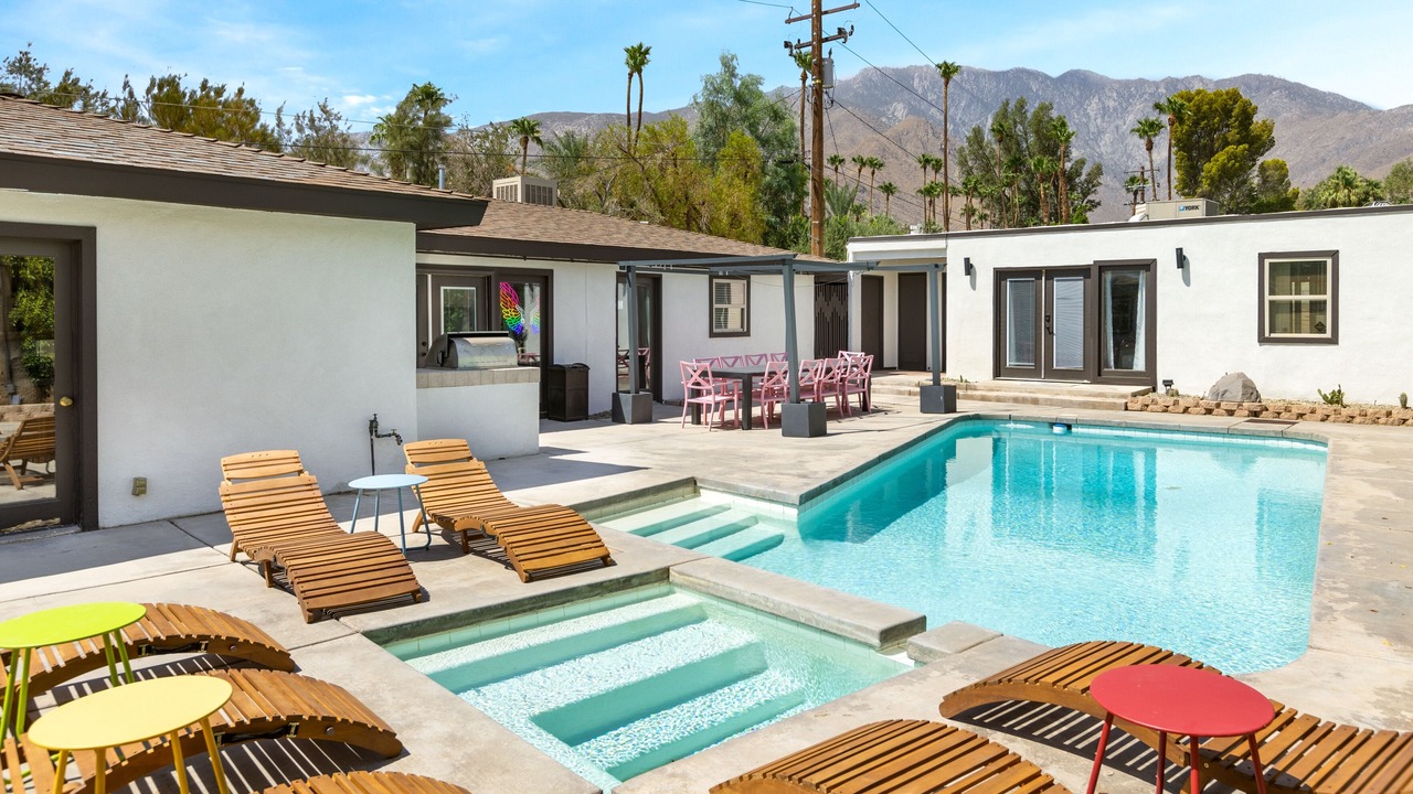 Photo of Outdoor in Racquet Club Estates