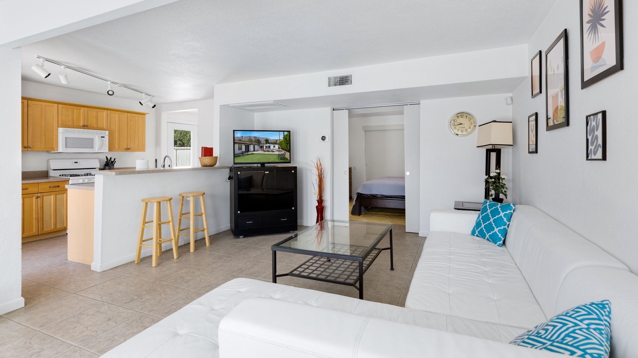 Photo of Livingroom in Racquet Club Estates