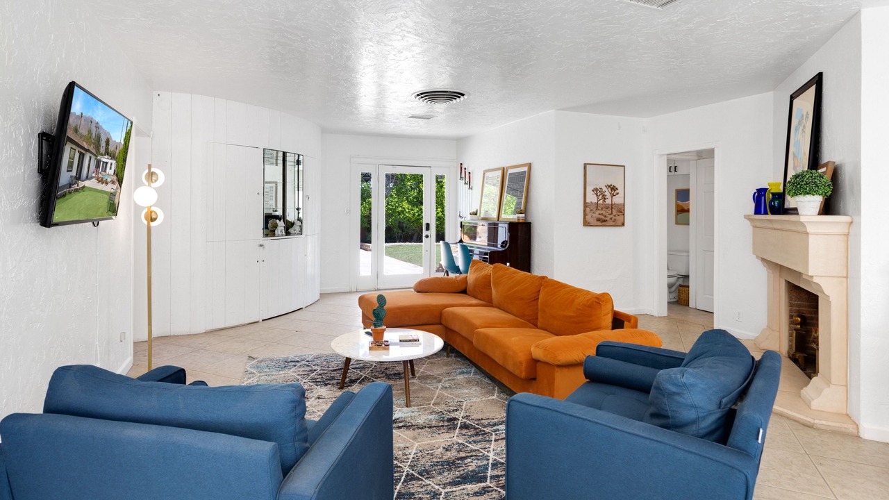 Photo of Livingroom in Racquet Club Estates
