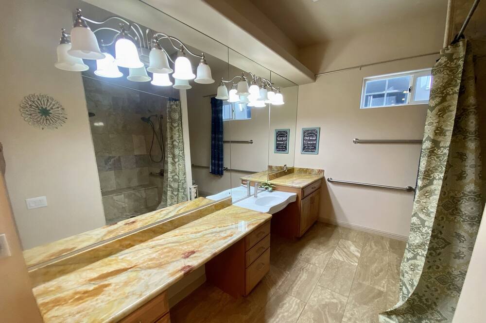 Photo of Bathroom in Centennial Hills