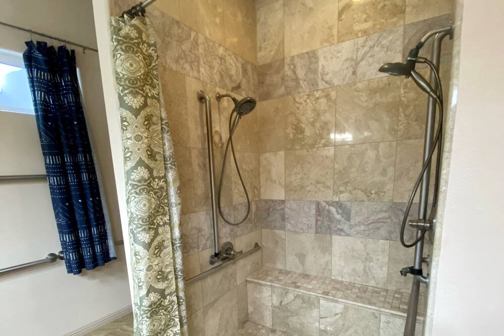 Photo of Bathroom in Centennial Hills