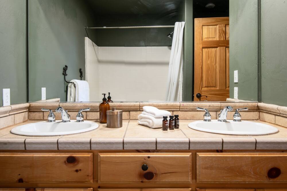 Photo of Bathroom in Castle Glen Estates