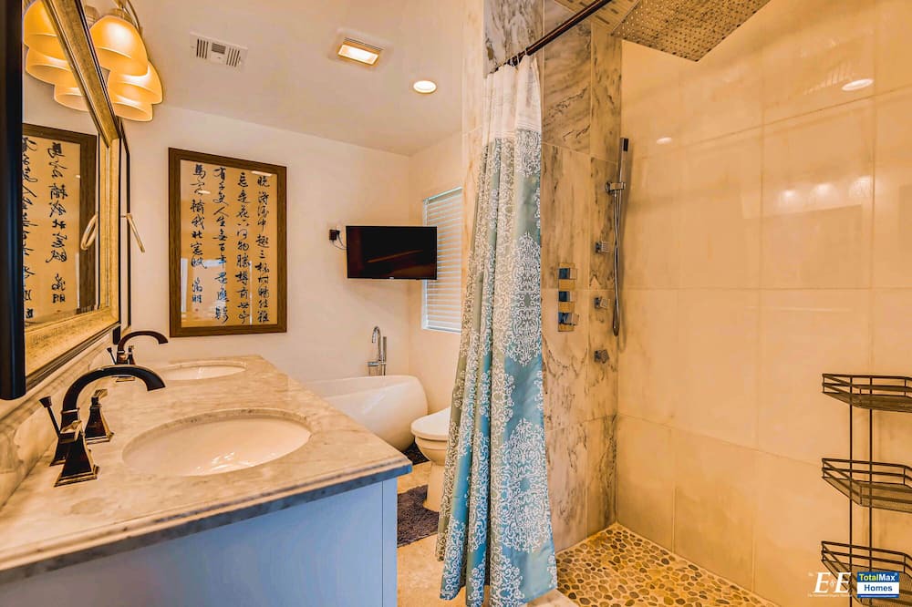 Photo of Bathroom in Rancho Oakey