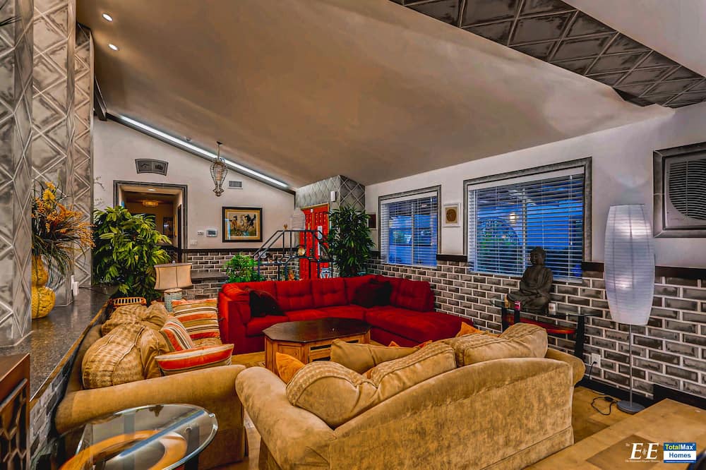 Photo of Livingroom in Rancho Oakey