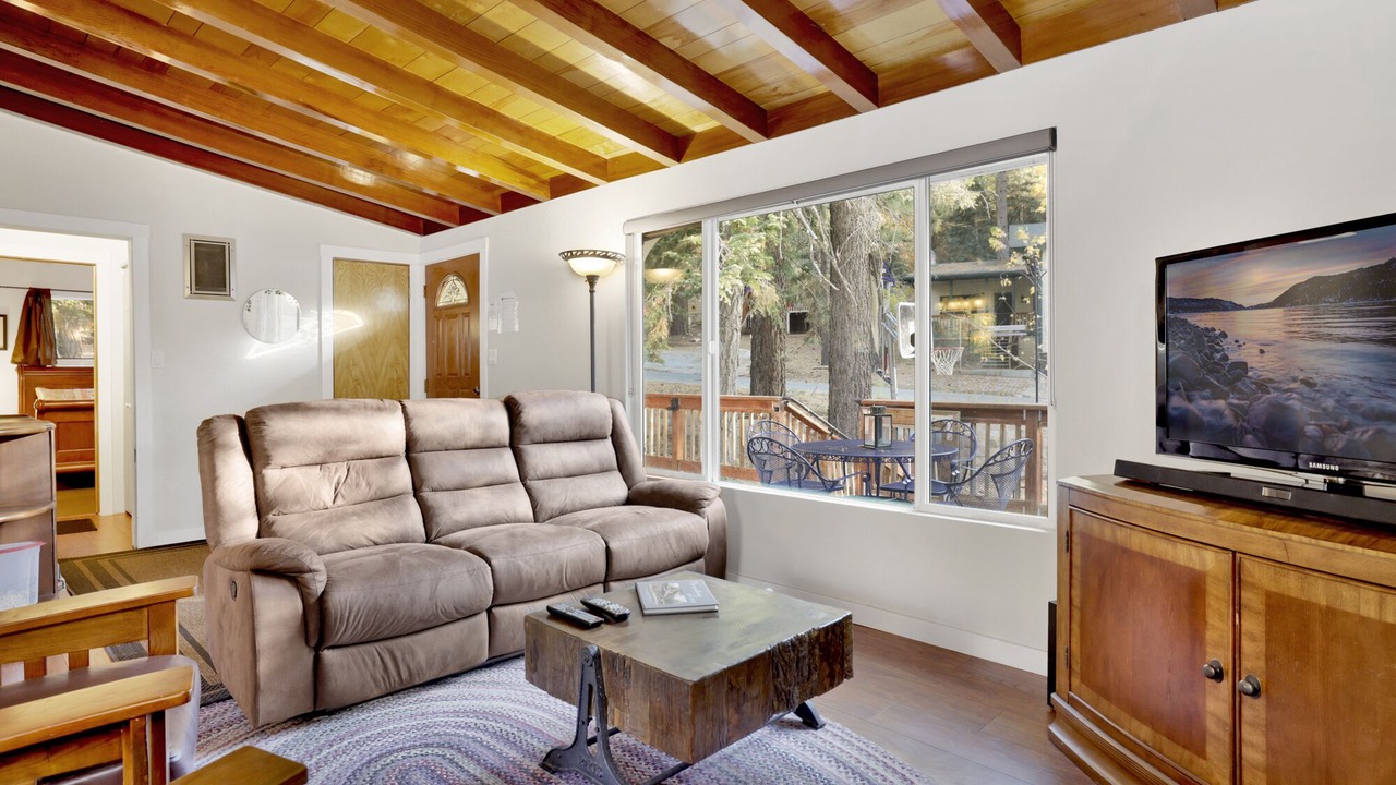 Photo of Livingroom in Upper Moonridge