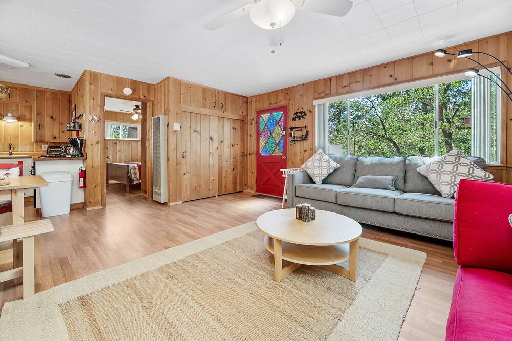 Photo of Livingroom in Fawnskin