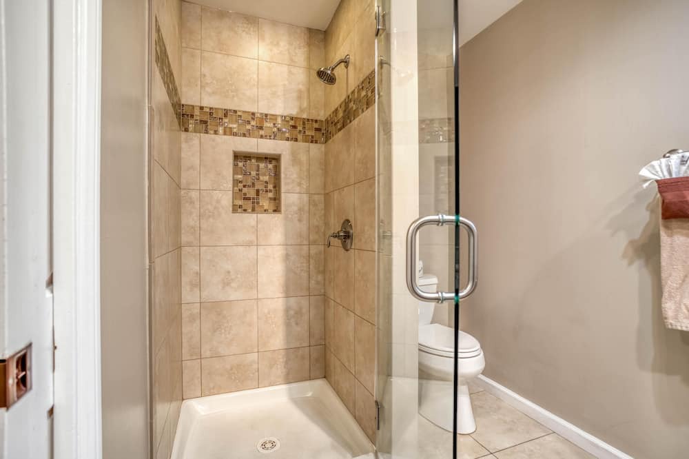 Photo of Bathroom in Summit Estates