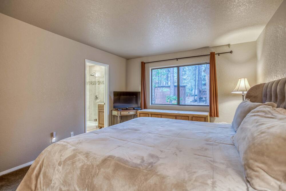 Photo of Bedroom in Summit Estates