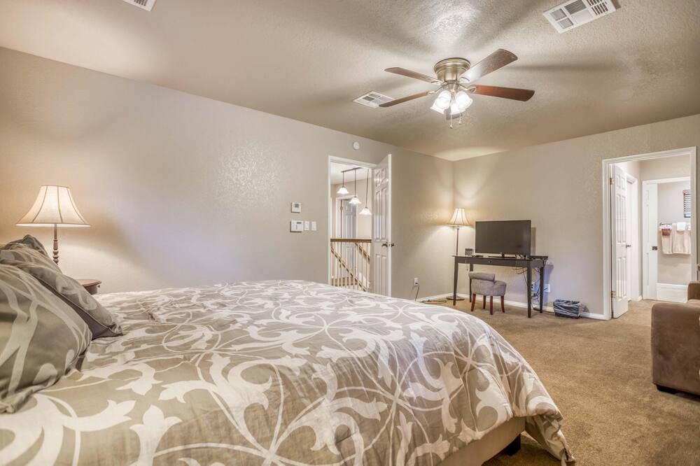 Photo of Bedroom in Summit Estates