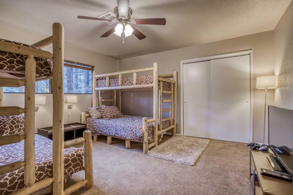 Photo of Bedroom in Summit Estates