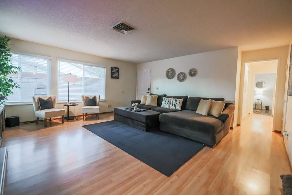 Photo of Livingroom in Spring Valley