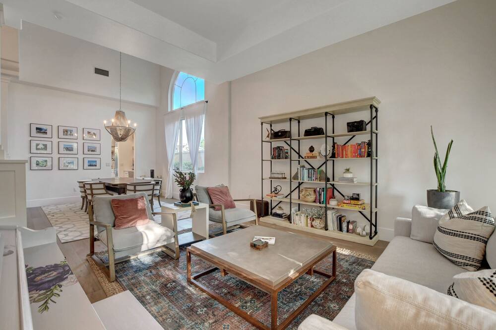 Photo of Livingroom in Queensridge
