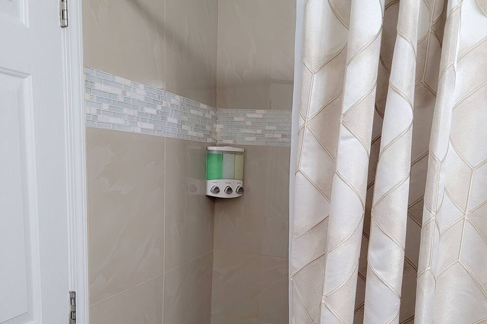 Photo of Bathroom in Centennial Hills