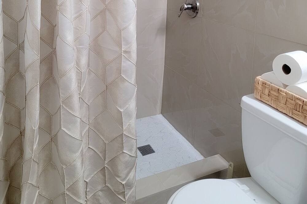 Photo of Bathroom in Centennial Hills