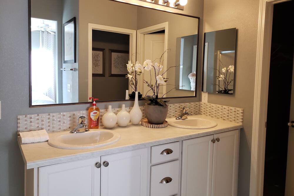 Photo of Bathroom in Rhodes Ranch