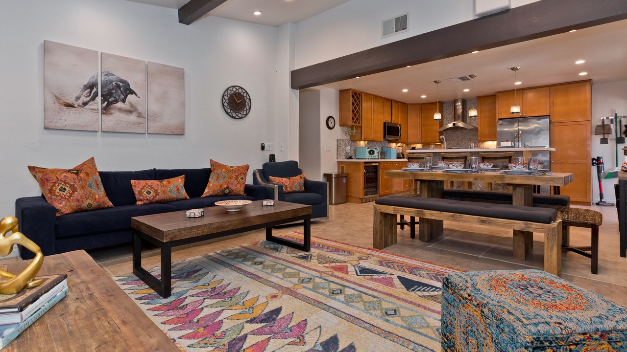 Photo of Livingroom in Racquet Club South