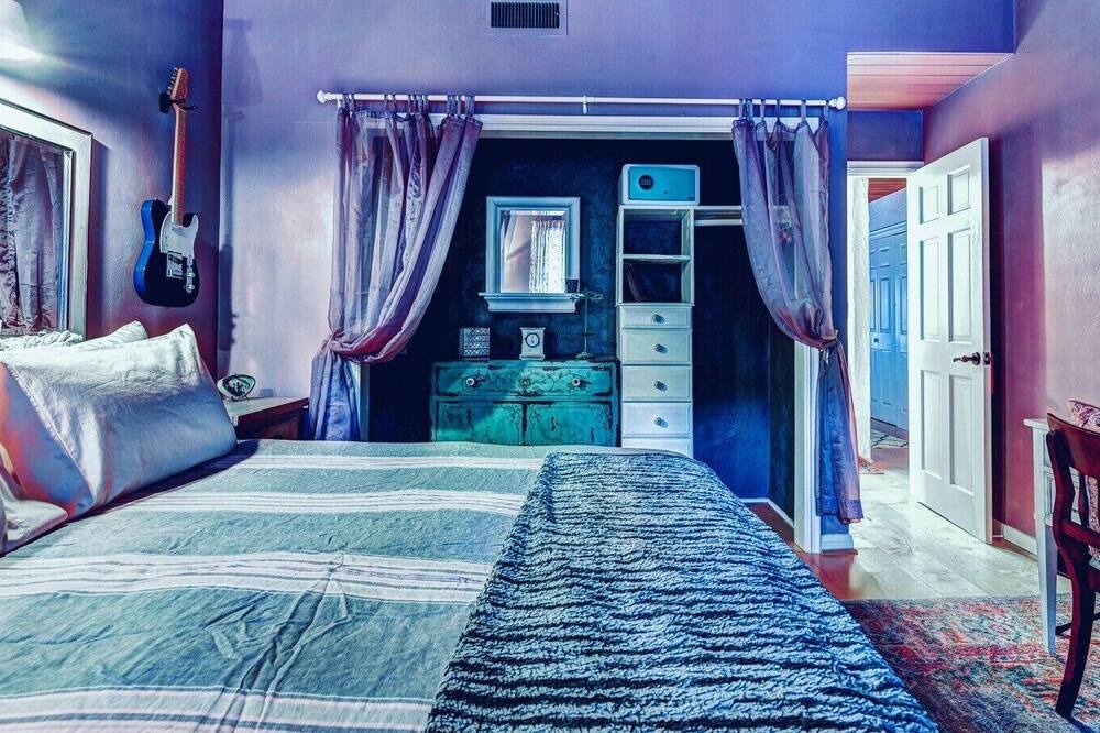 Photo of Bedroom in Calabasas