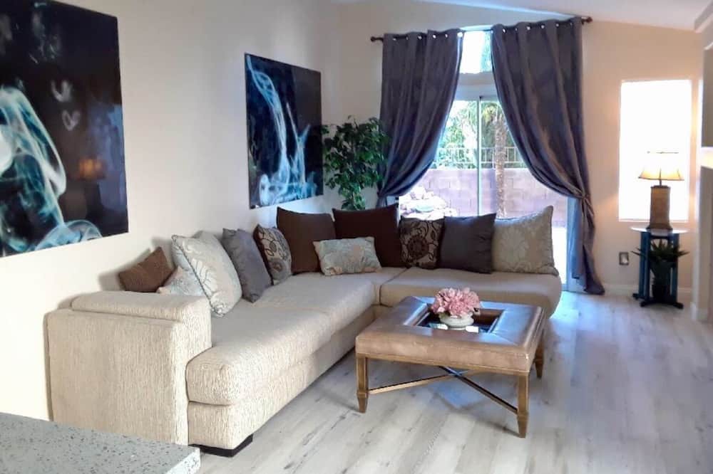 Photo of Livingroom in Summerlin