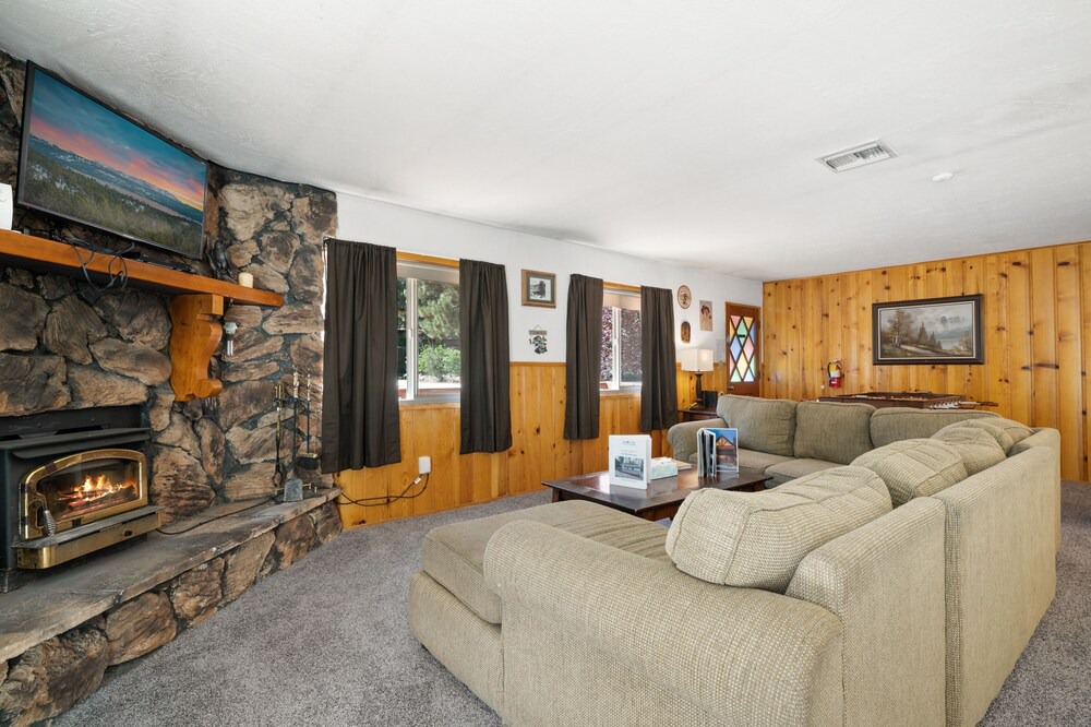 Photo of Livingroom in Fawnskin