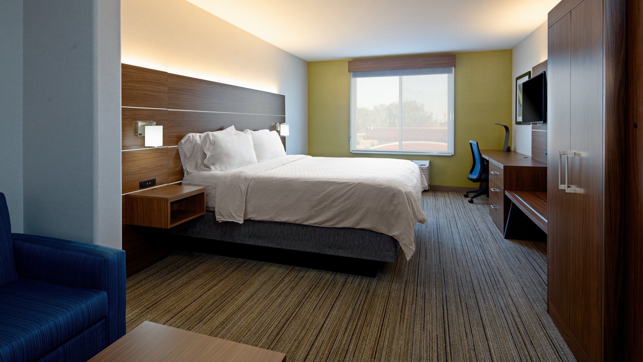 Photo of Bedroom in Raisin