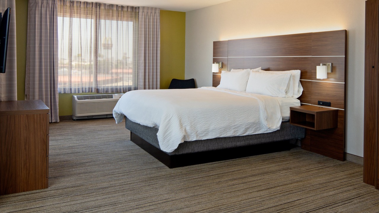 Photo of Bedroom in Raisin