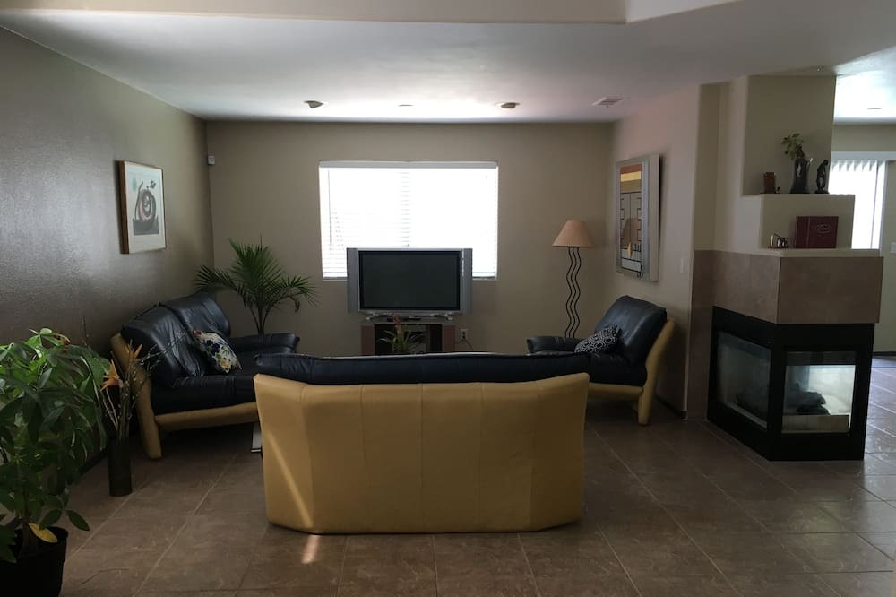 Photo of Livingroom in Centennial Hills