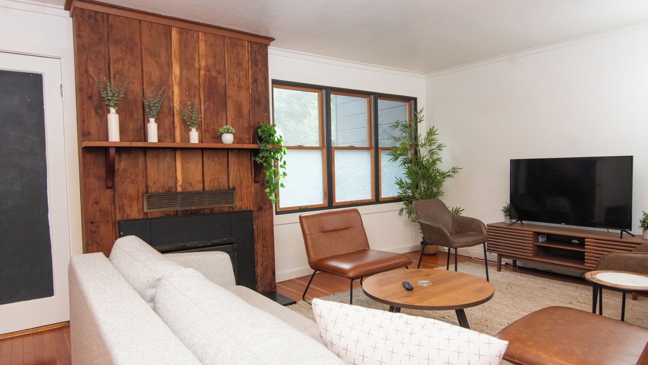 Photo of Bedroom in Anderson Valley