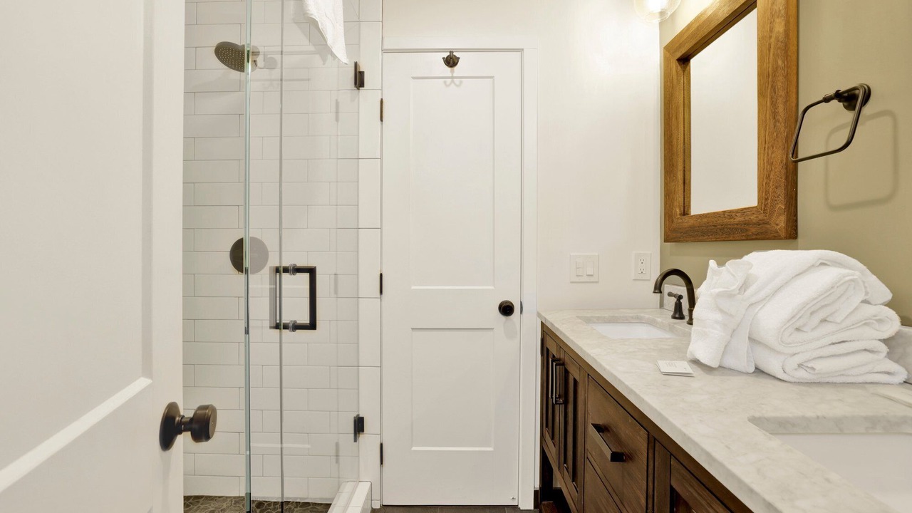 Photo of Bathroom in Summit Estates