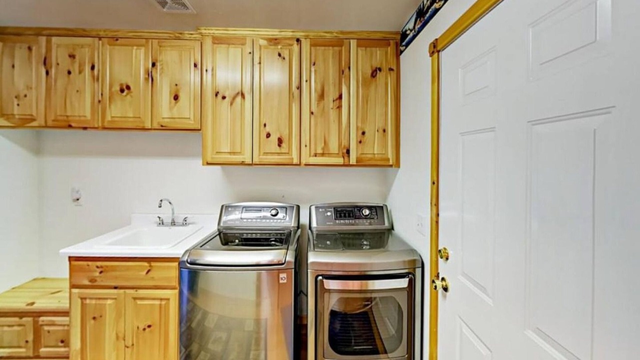 Photo of Livingroom in Eagle Mountain Estates
