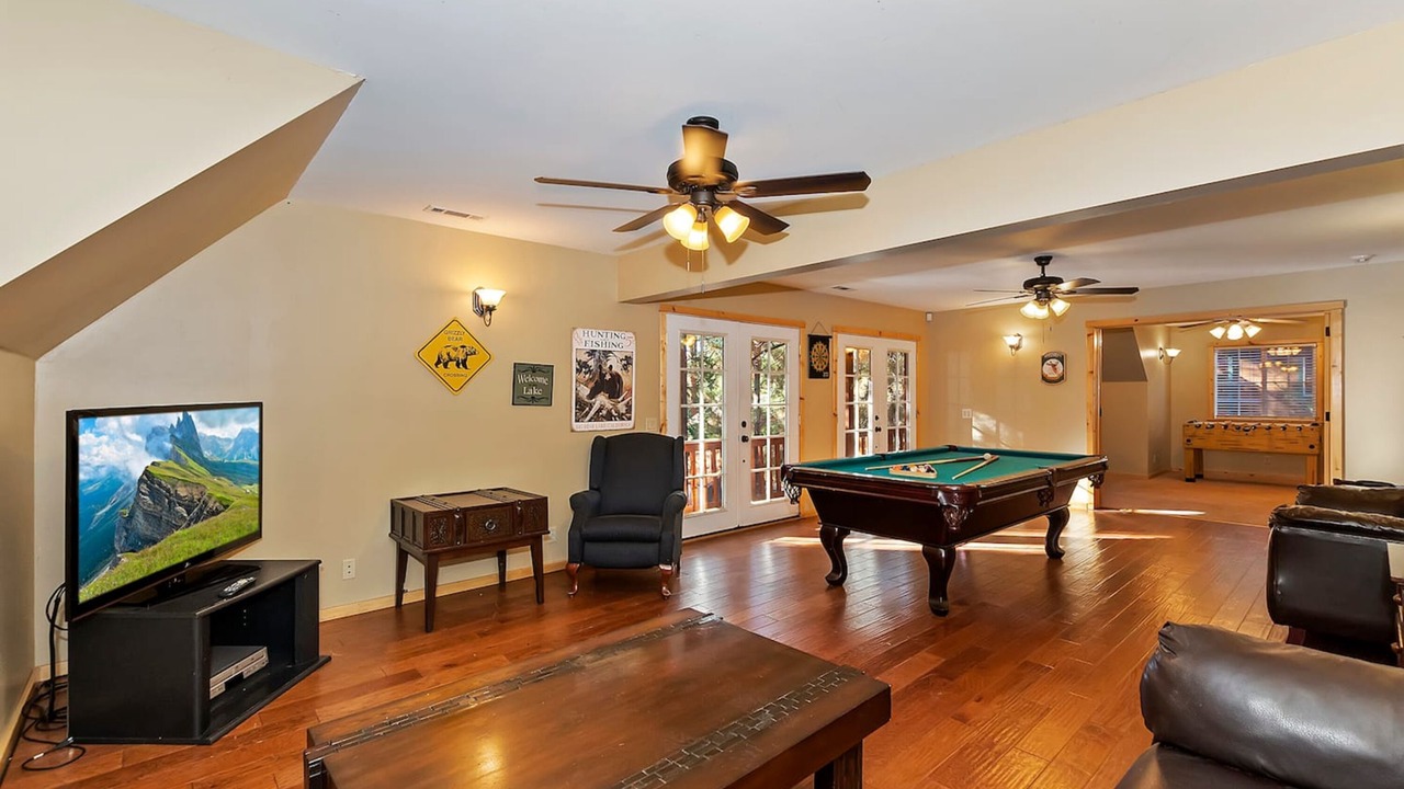 Photo of Livingroom in Summit Estates