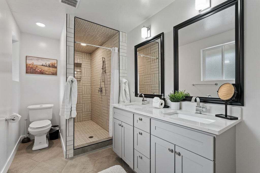 Photo of Bathroom in Olympus Cove