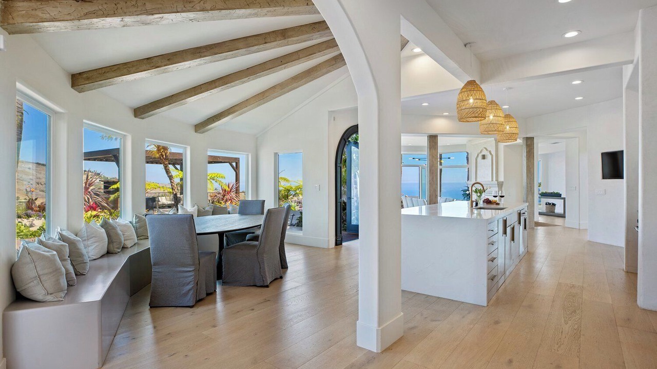 Photo of Livingroom in Central Malibu
